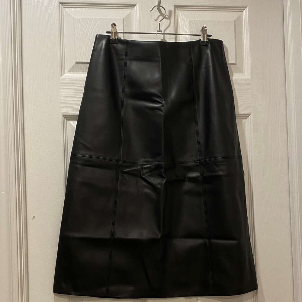 Contemporaine (Par Simons) Black Faux Leather A-Line Skirt - Size 6 - Like New